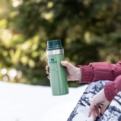Thermosbeker Stanley The Trigger Action Travel Mug Hammertone Green 0,25L 19 Thermosbeker Stanley The Trigger Action Travel Mug Hammertone Green 0,25L -Kortingswinkel voor buitenkeukens 7 Stanley20 20The20Trigger Action20Travel20Mug20 20Lifestyle20Images20 2013