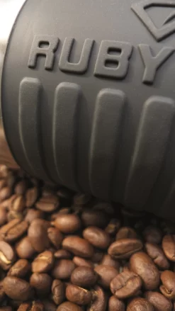 Reisbeker Rubytec Shira Travel Mug Silver 0,5L -Kortingswinkel voor buitenkeukens Travel Mug Silver Coffeebeans Closeup 1